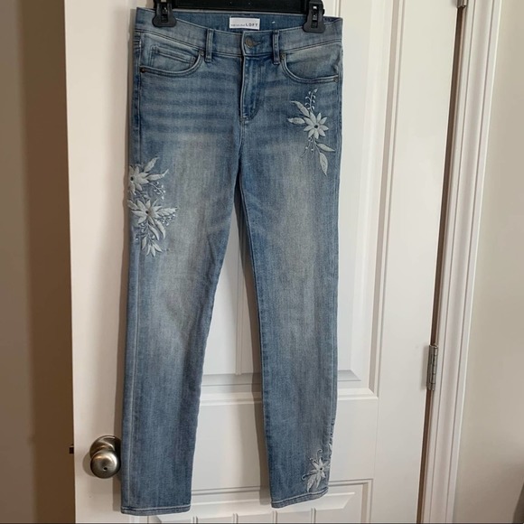 LOFT Denim - LOFT Modern Floral embroidered skinny crop jeans in light stonewash sz 26/2
